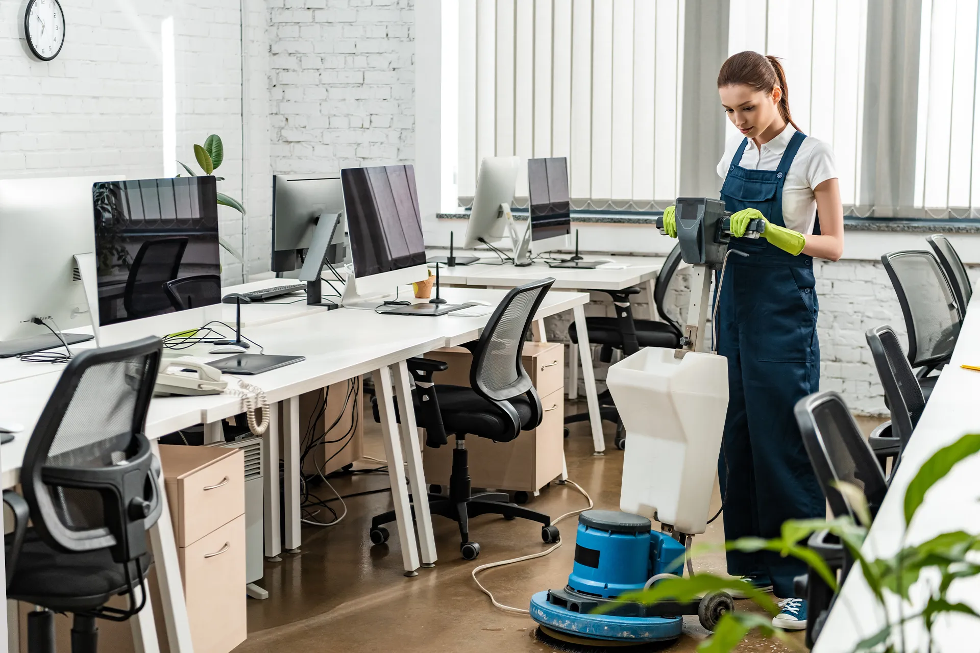 Servicii Profesionale de Curățenie pentru Birouri și Spații Comerciale
