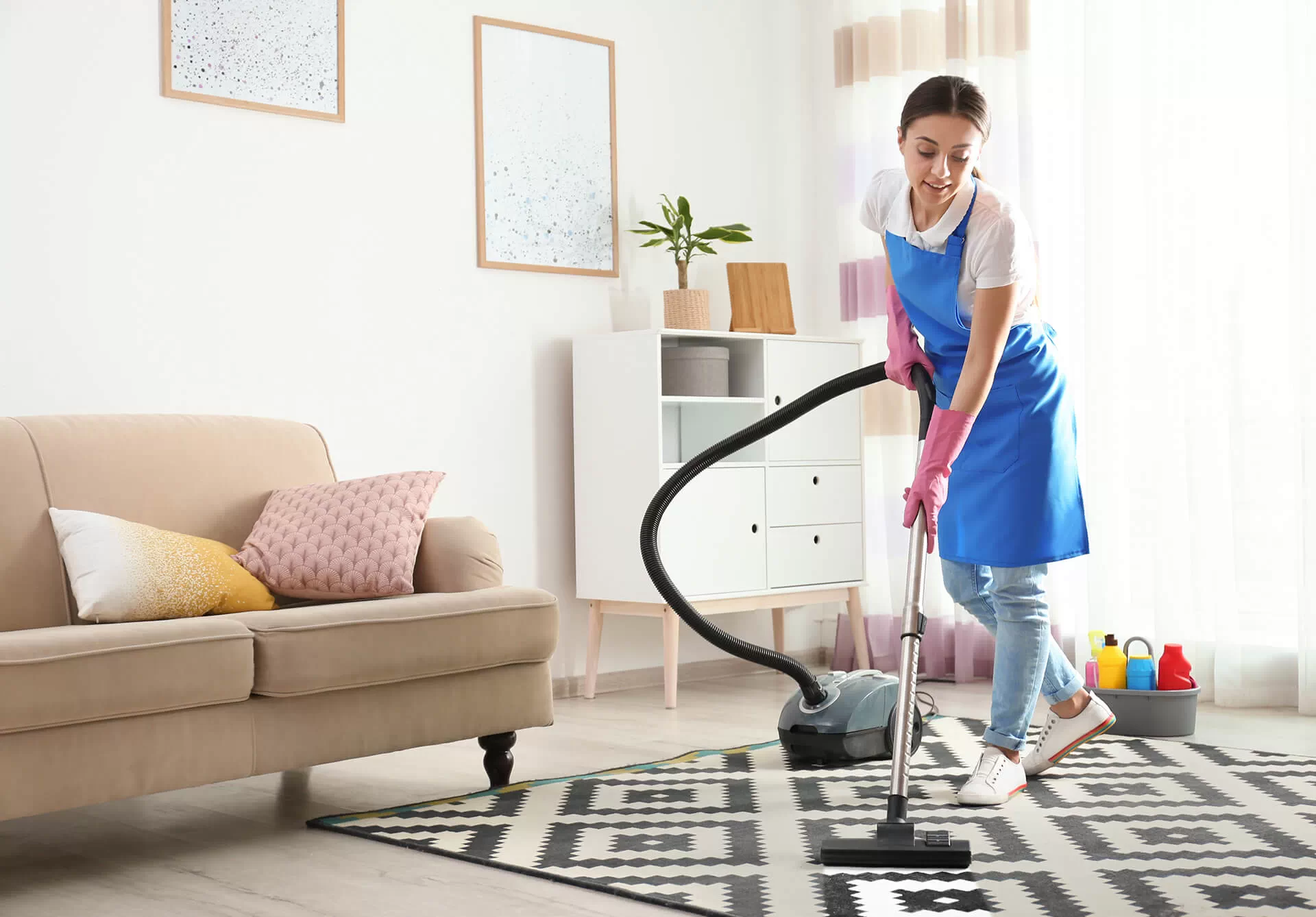Servicii Profesionale de Curățenie pentru Locuințe și Menaj